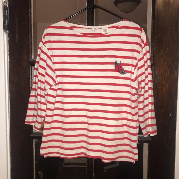 Levi’s Embroidered Rose Red & White T-Shirt - Picture 2 of 5